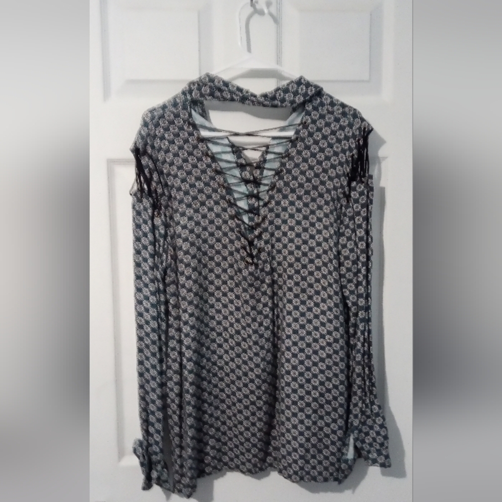 Gilded Intent Navy and White Patterned Blouse - Picture 3 of 5